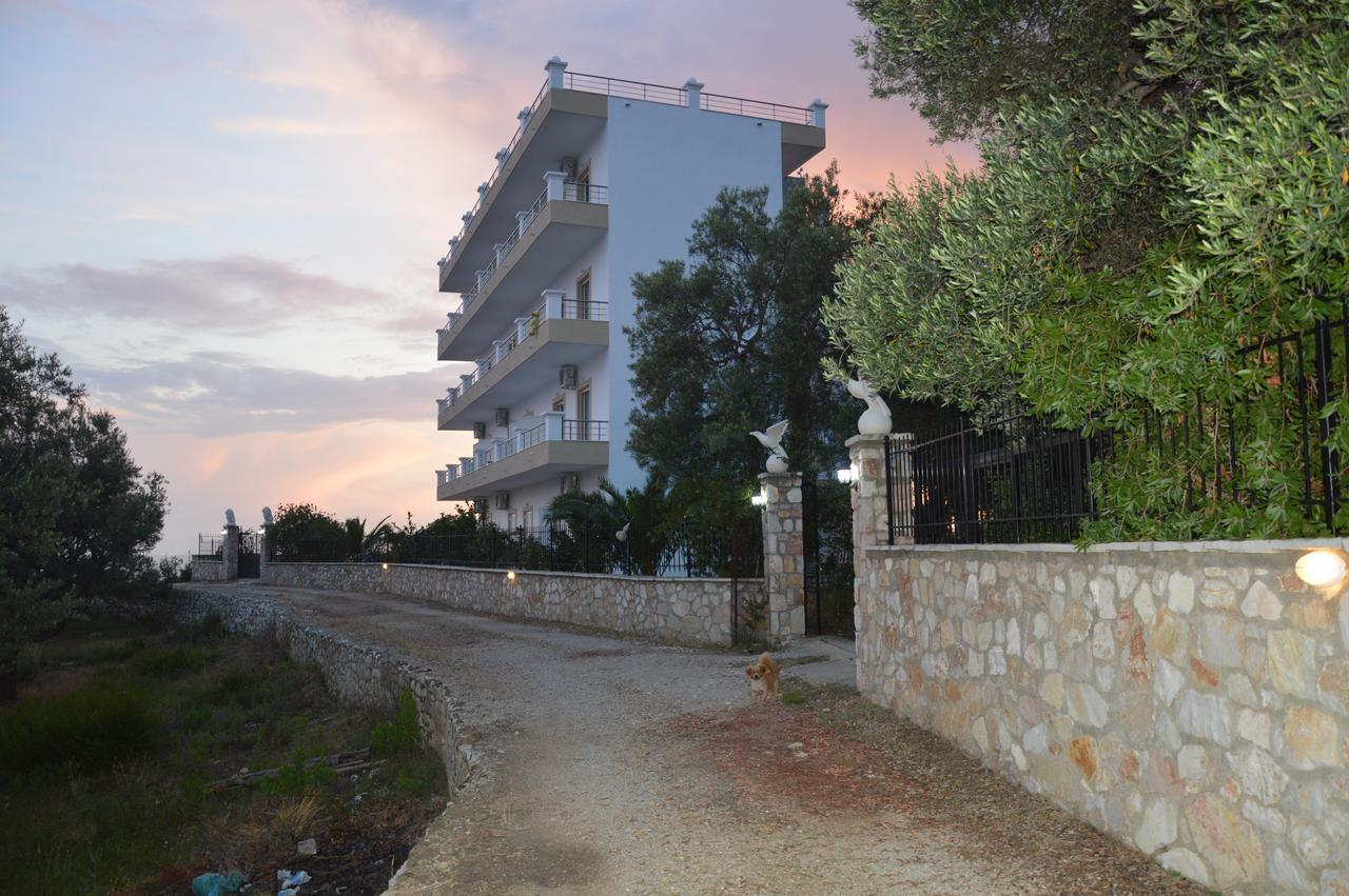 Mihalis Apartments Himare Exterior foto