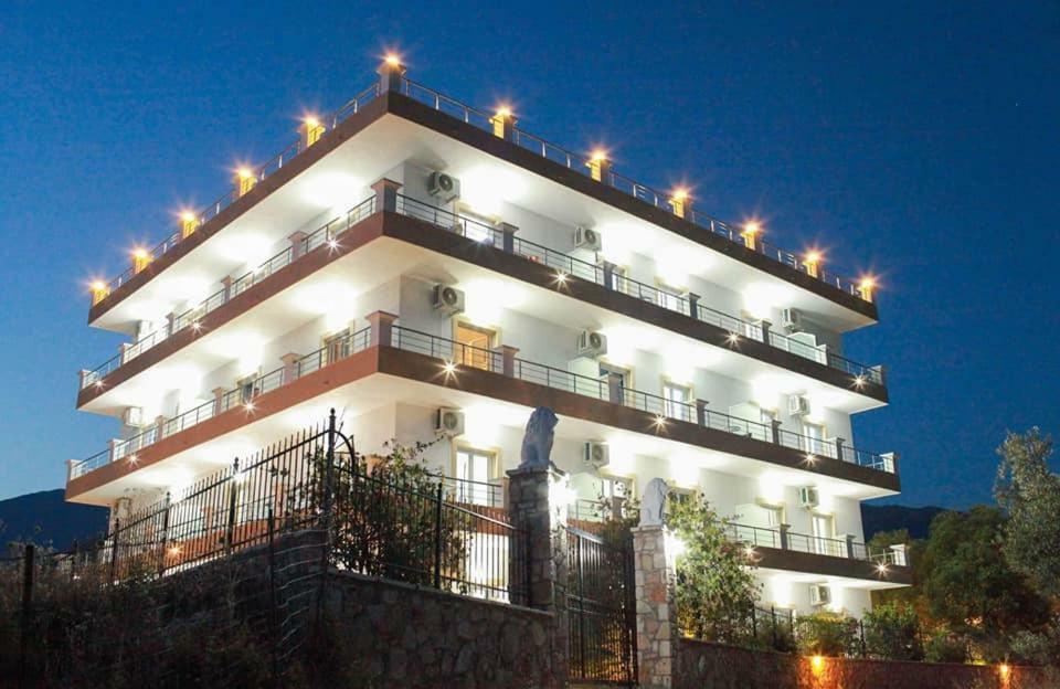 Mihalis Apartments Himare Exterior foto